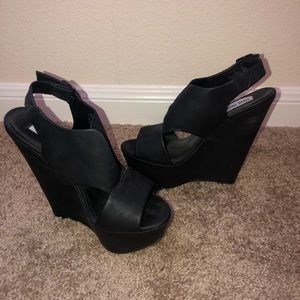 Steve Madden Xander Wedge (Size women’s 7)